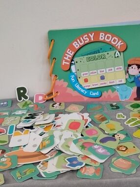 NWOT  The Busy Book Color Matching Cards - Green Learning Set